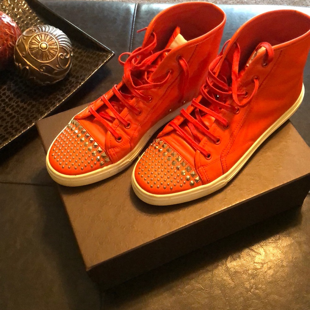 🔥🔥Orange Gucci sneakers!